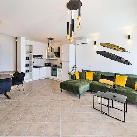 3 Bedroom In Apartment *