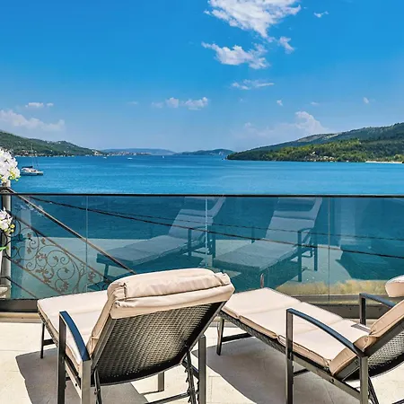 Apartment 3 Bedroom In Marina