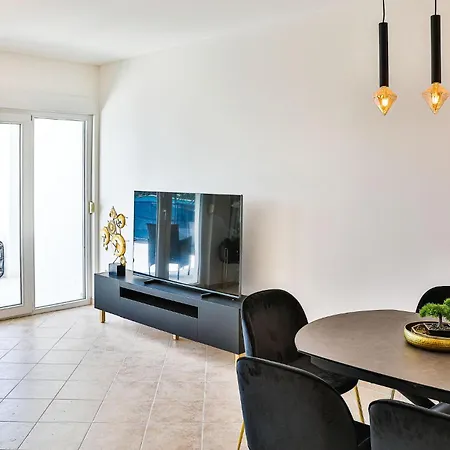 3 Bedroom In Apartment