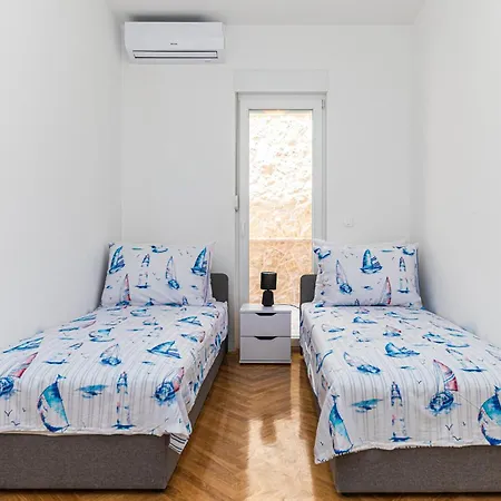 Apartment 3 Bedroom In