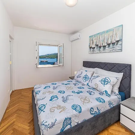 Apartment 3 Bedroom In Marina