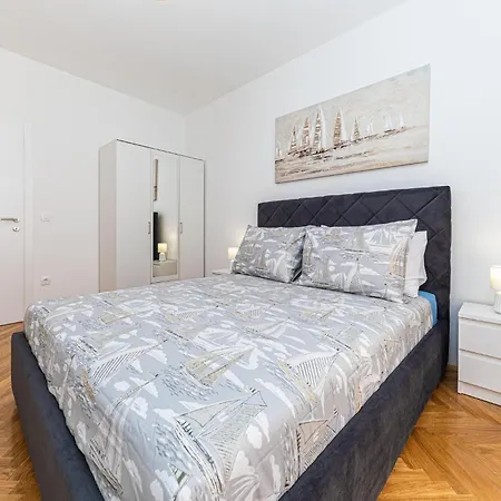3 Bedroom In Apartment