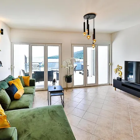 Apartment 3 Bedroom In *