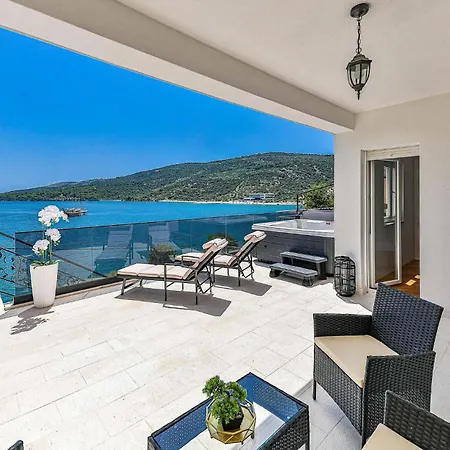 شقة 3 Bedroom In *