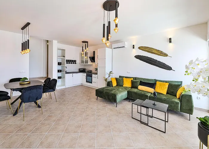 3 Bedroom In شقة *
